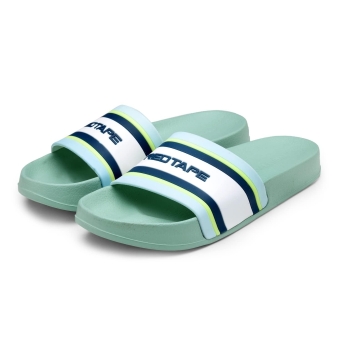 Zapatos deportivos y flotadores