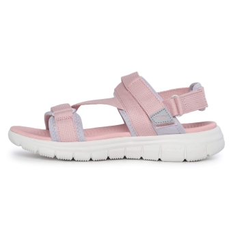 Zapatos deportivos y flotadores